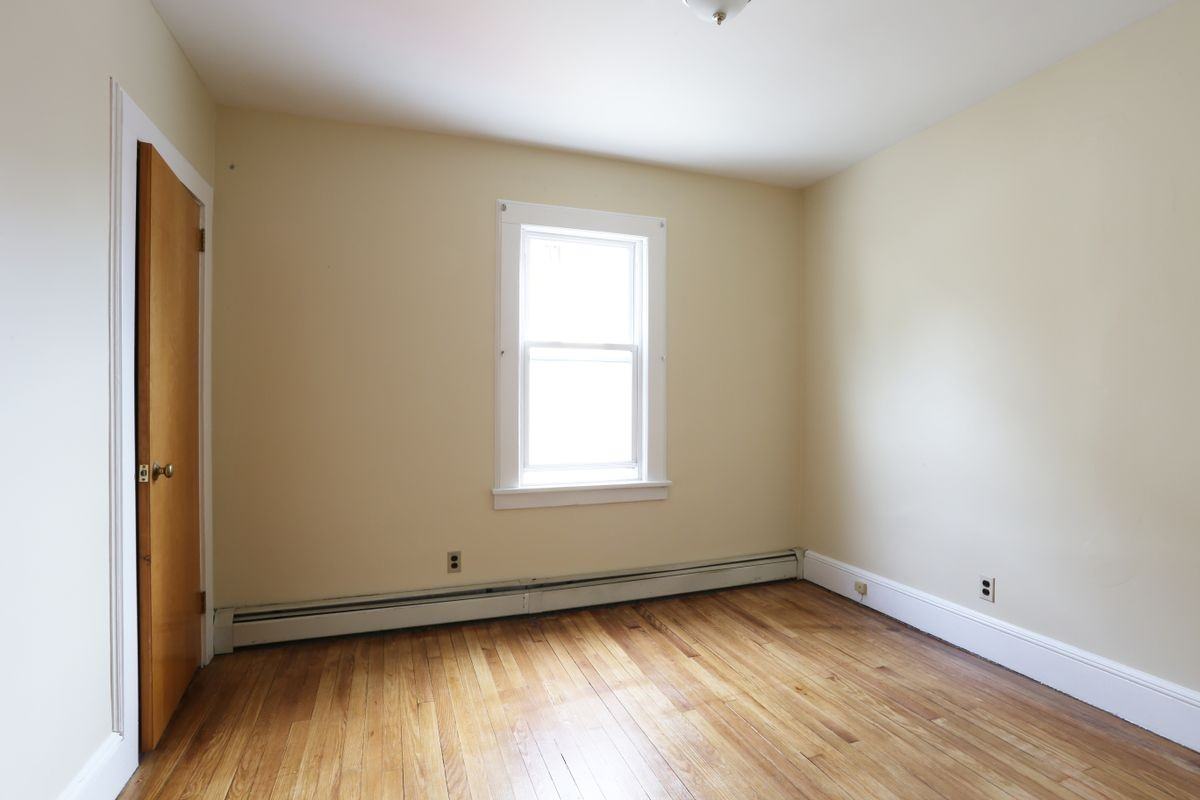 189 Hawthorne Ave - Photo 7 of 12