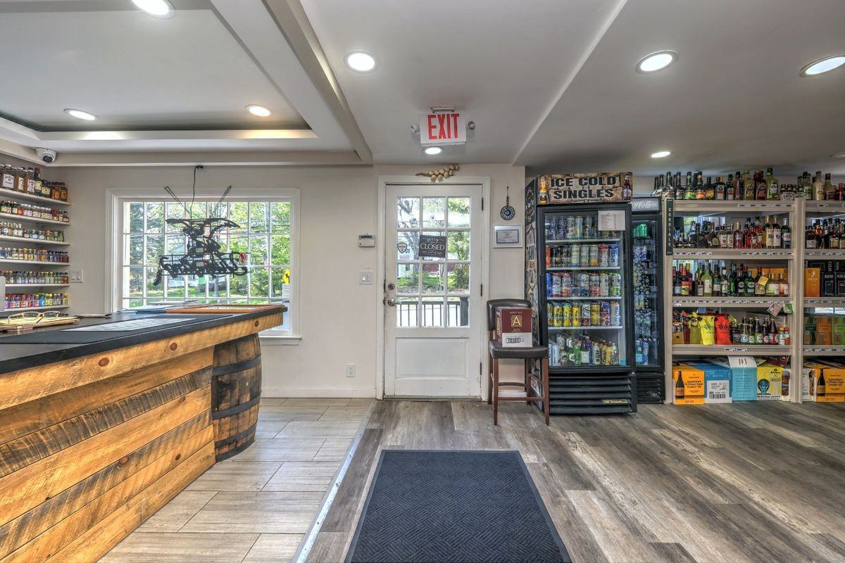 Old Towne Packy Liquor Stor, 17 Burlington Road - Photo 3 of 7