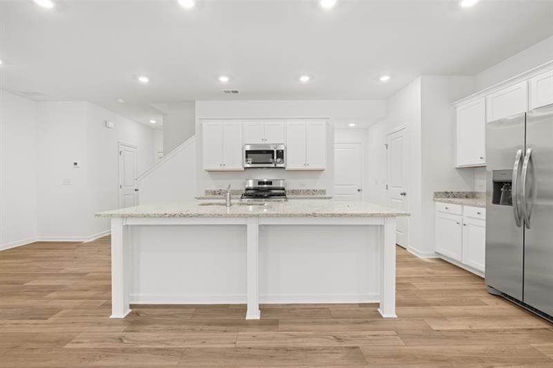 84 Smithwood Dr - Photo 4 of 25