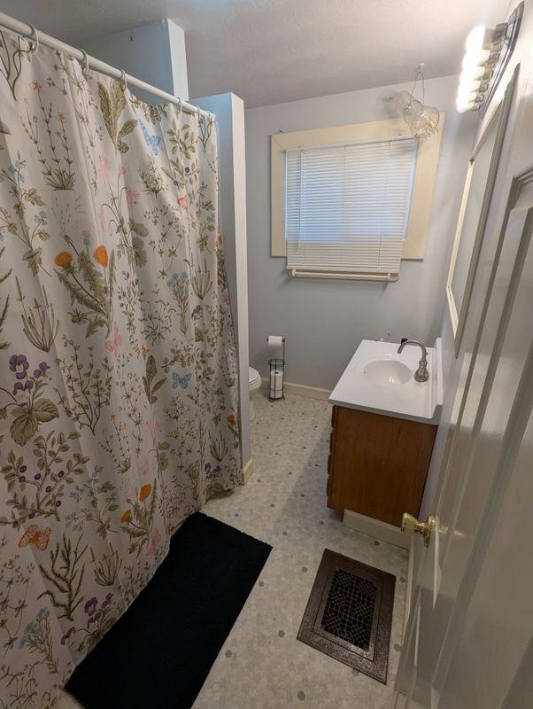 3008 Oak St - Photo 3 of 5