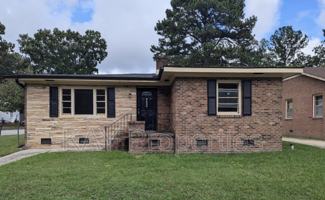 featured image of 1200 E Holly St