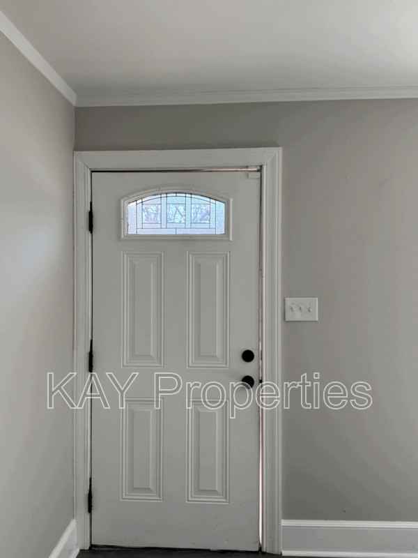1200 E Holly St - Photo 3 of 10