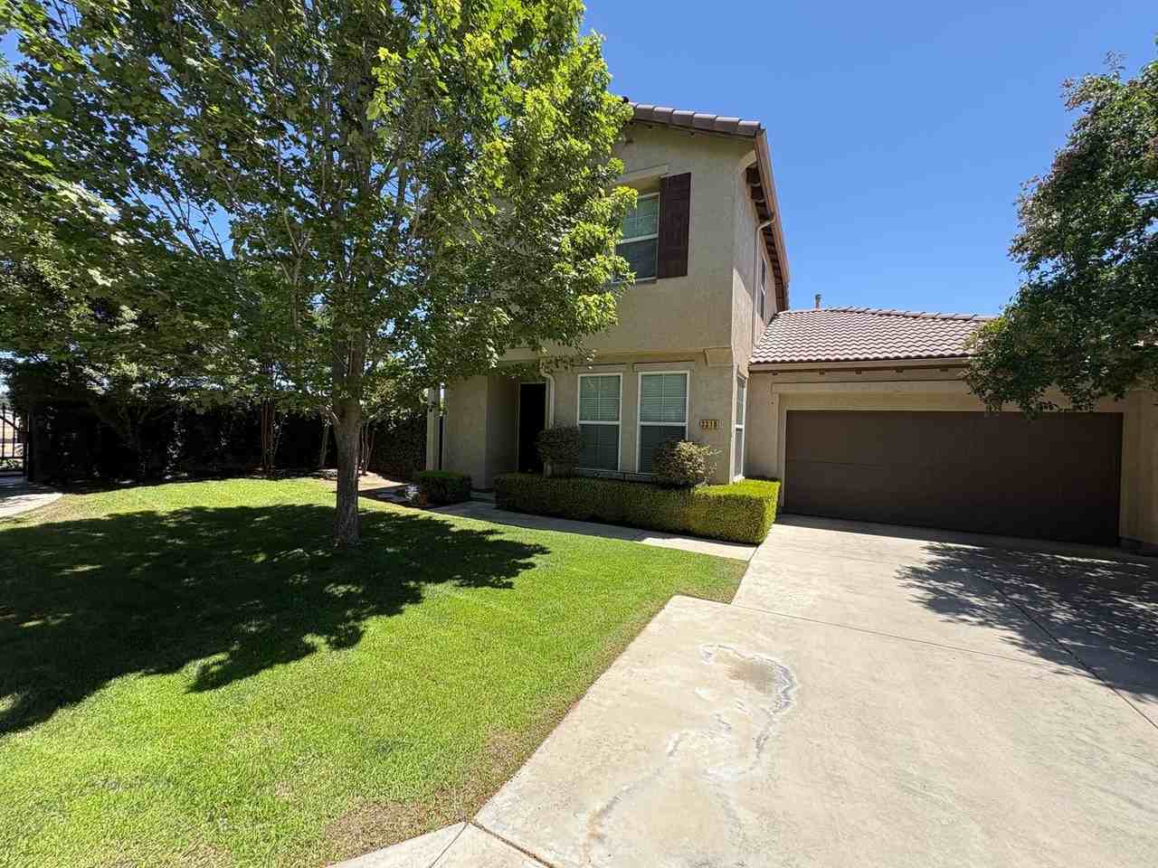 3310 N Tilden Ct - Photo 2 of 44