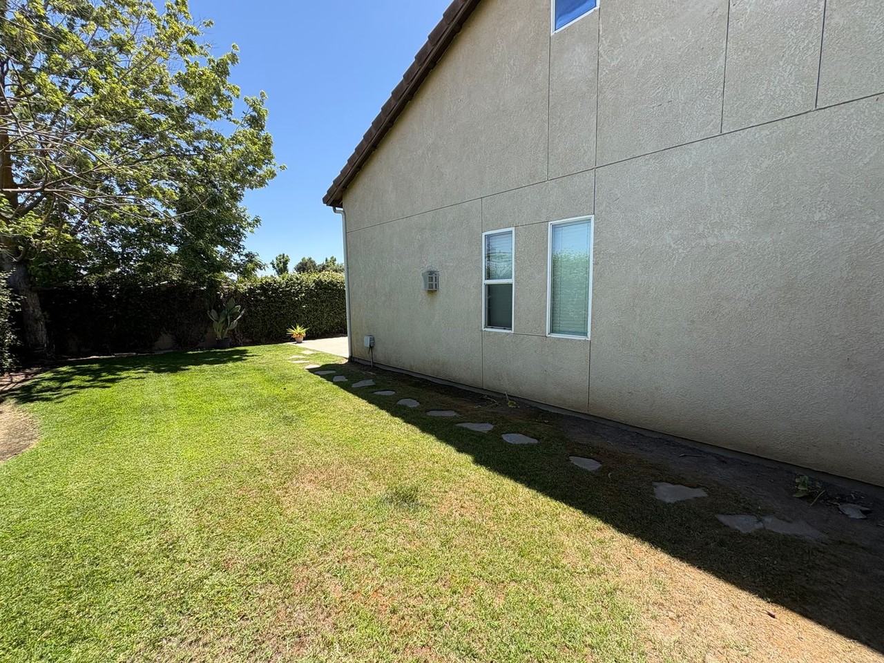 3310 N Tilden Ct - Photo 5 of 44