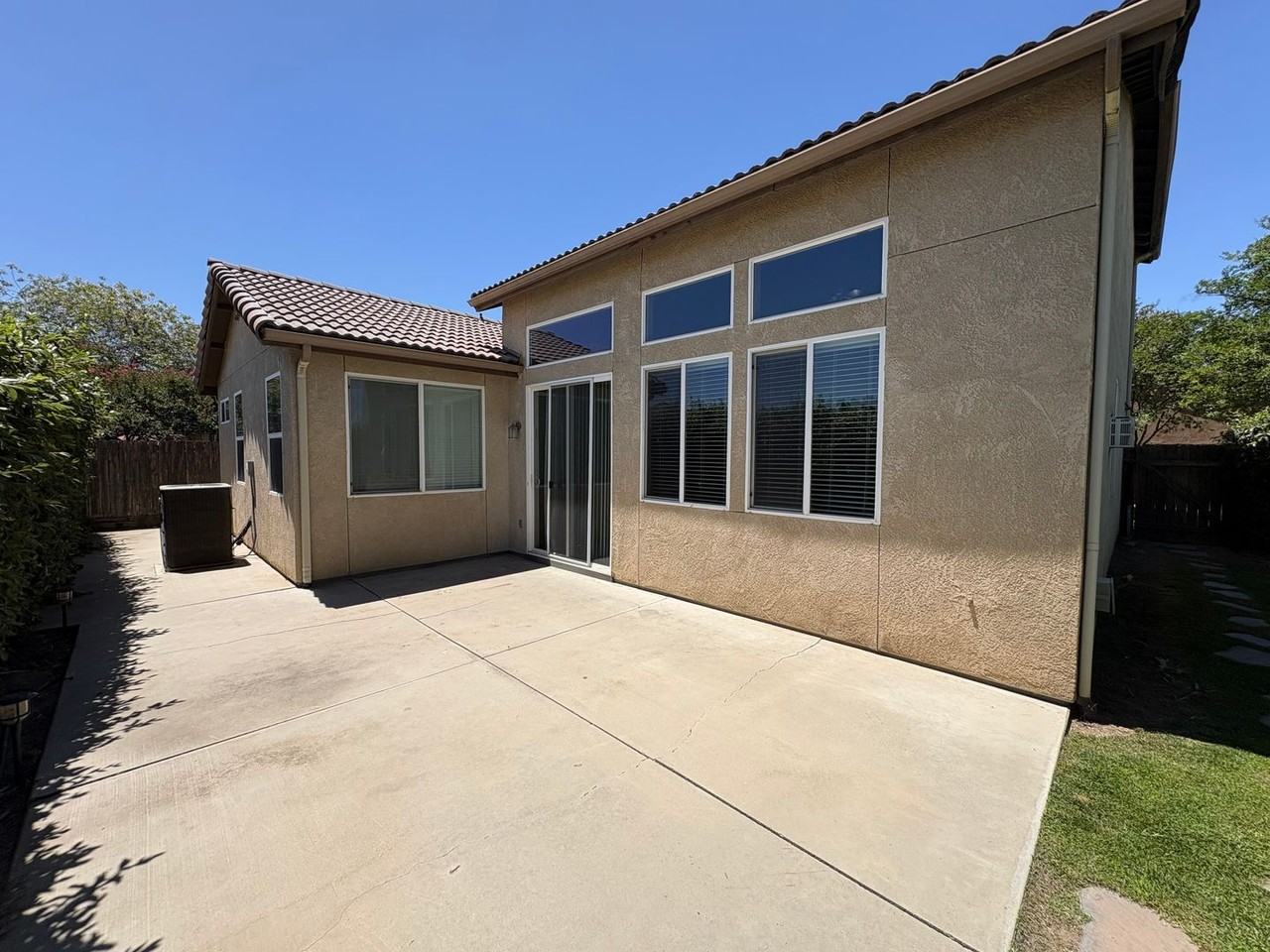 3310 N Tilden Ct - Photo 7 of 44