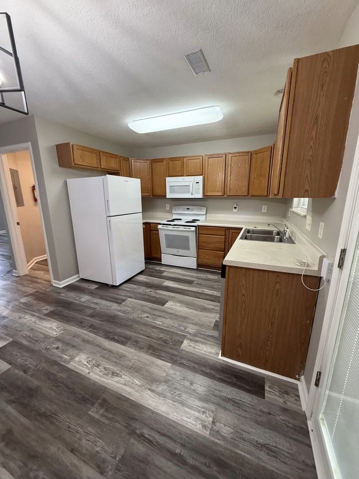 4825 Poplar Crest Way - Photo 2 of 21