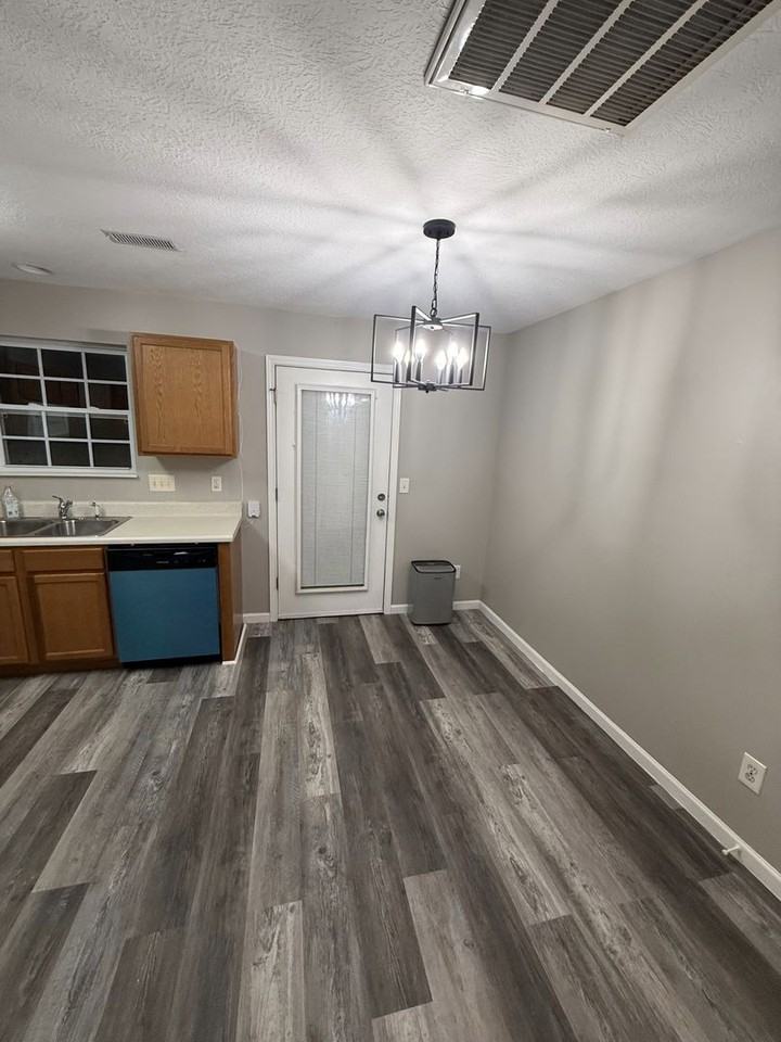 4825 Poplar Crest Way - Photo 4 of 21