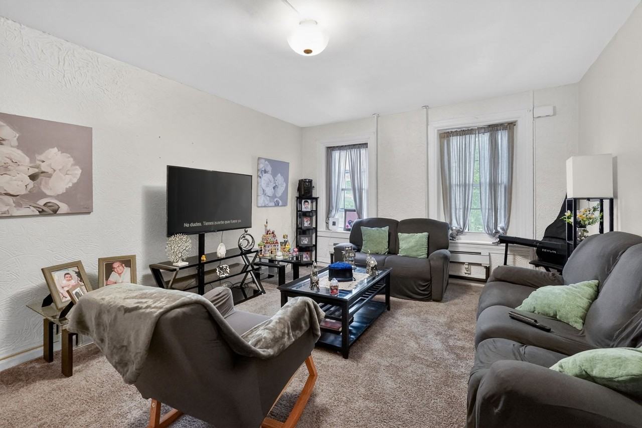 224 N 7th St