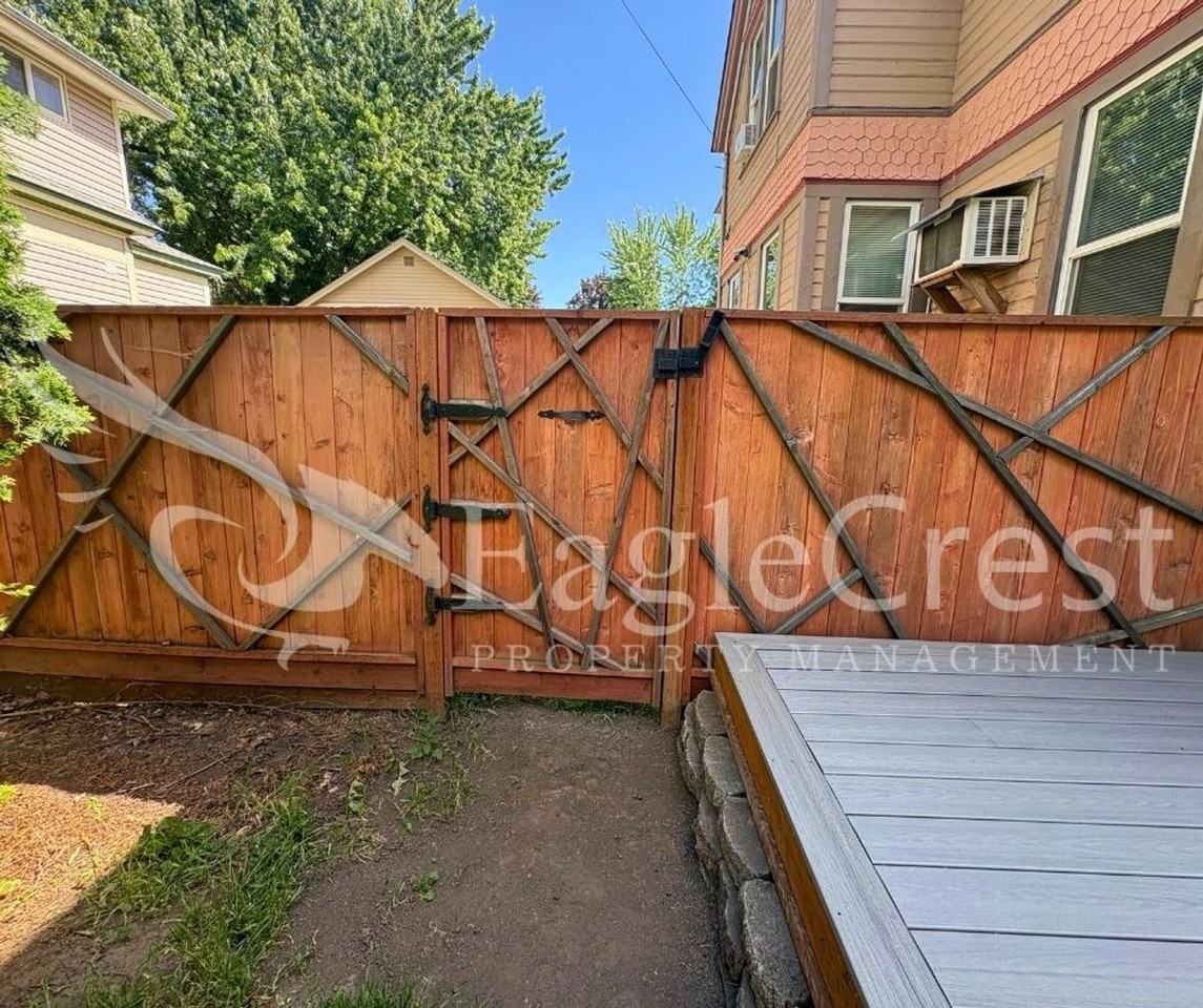532 Washington St - Photo 5 of 50