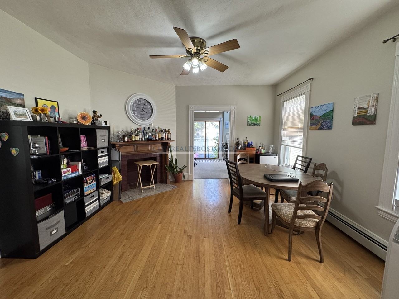 318 N Harvard St - Photo 4 of 9