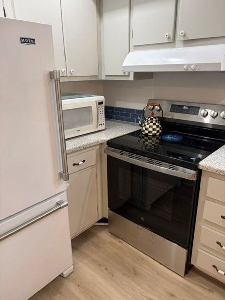 5 High Point Cir W #206 - Photo 4 of 42