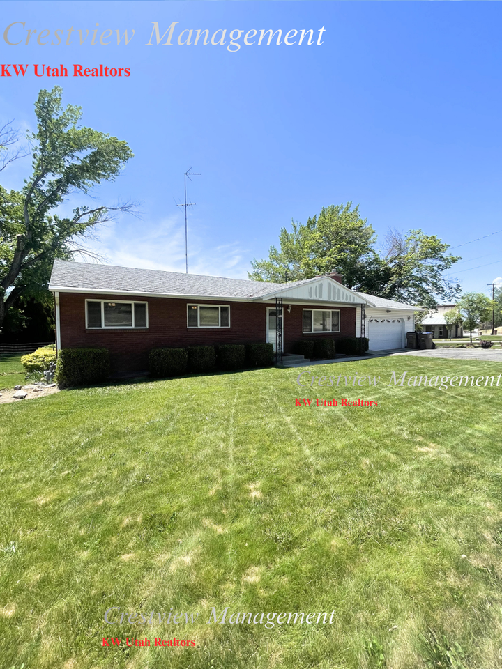 1498 E Pioneer Rd - Photo 3 of 33