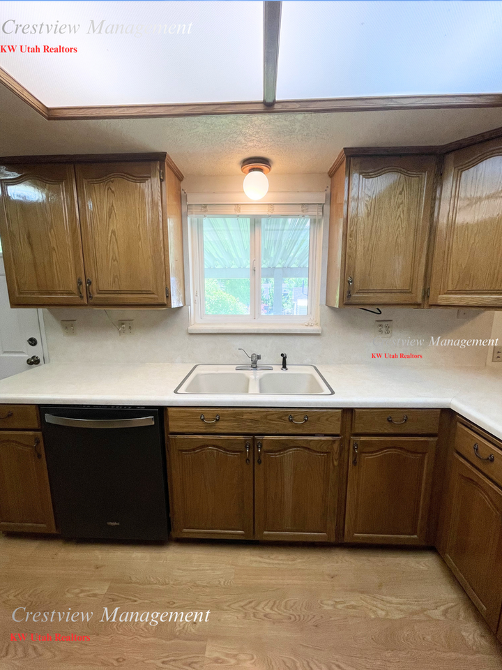 1498 E Pioneer Rd - Photo 6 of 33
