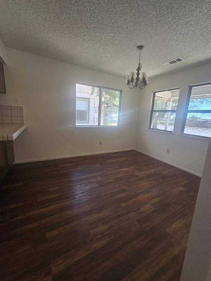 2253 N 10th Ave - Photo 2 of 13