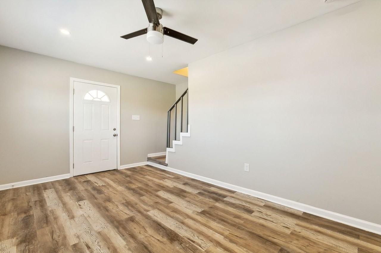 1124 Tallow Tree Ln #20 - Photo 2 of 23
