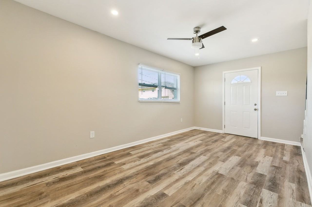 1124 Tallow Tree Ln #20 - Photo 3 of 23