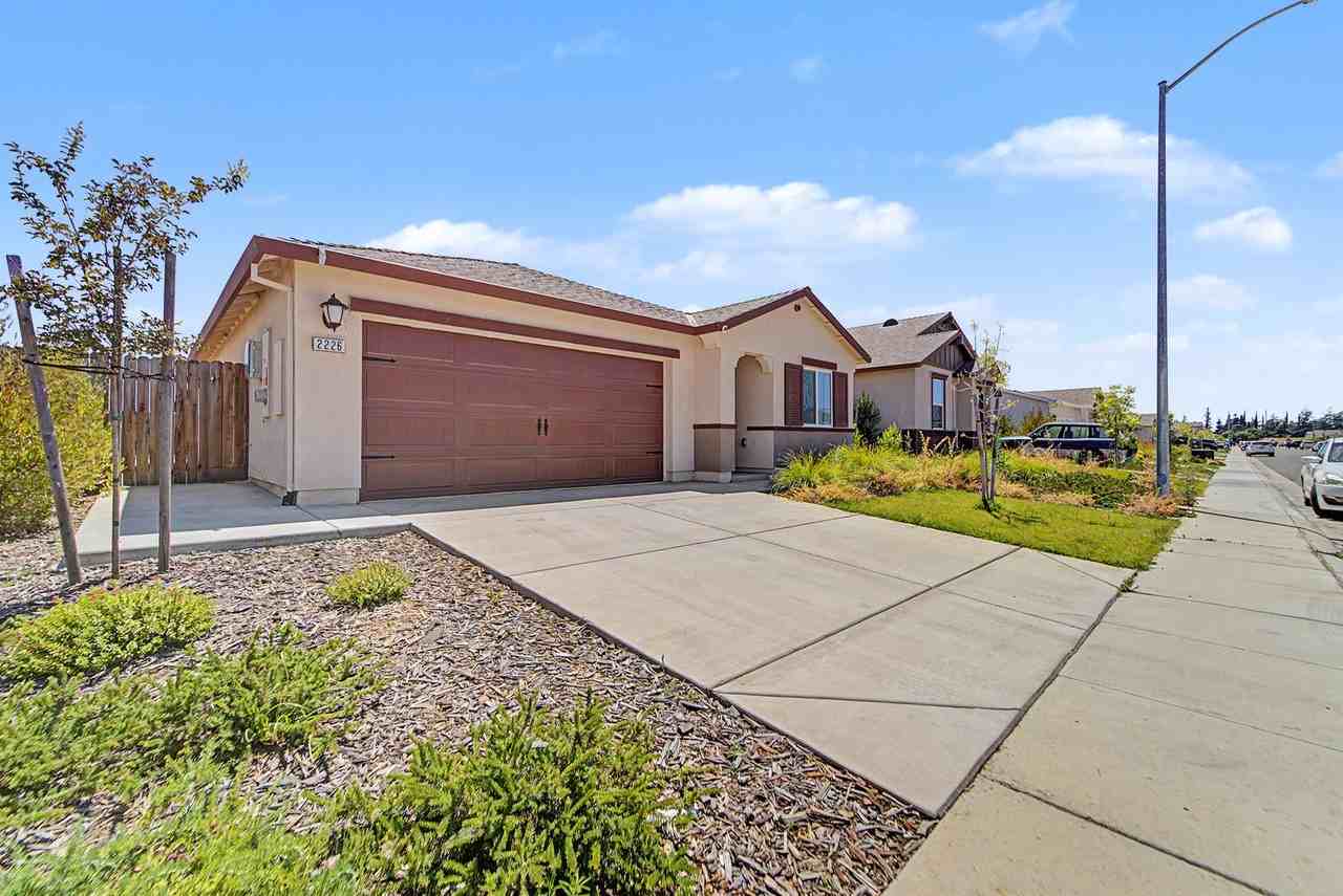 2226 Mickelson Dr - Photo 2 of 17
