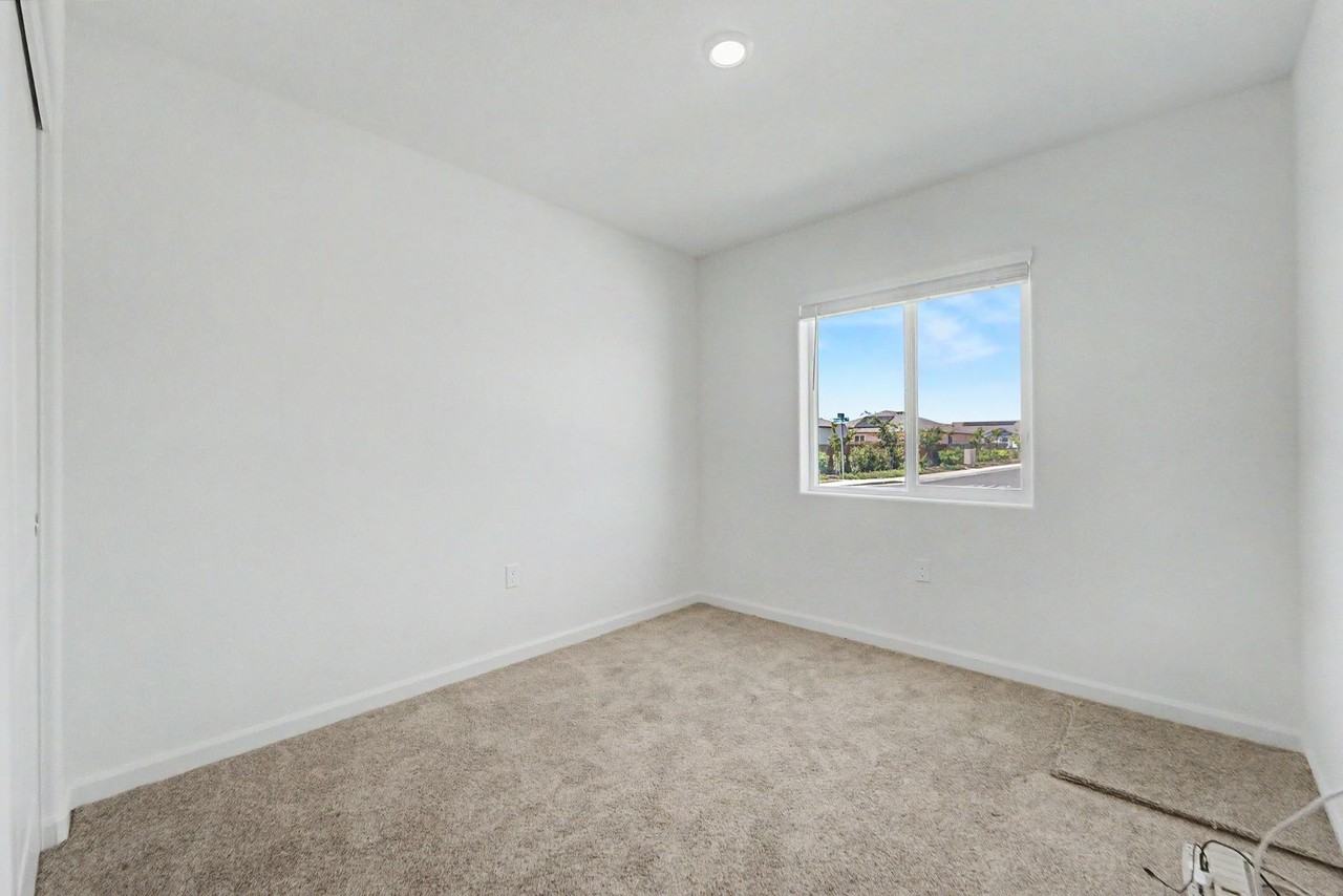 2226 Mickelson Dr - Photo 4 of 17