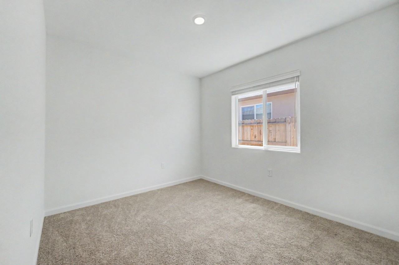 2226 Mickelson Dr - Photo 6 of 17