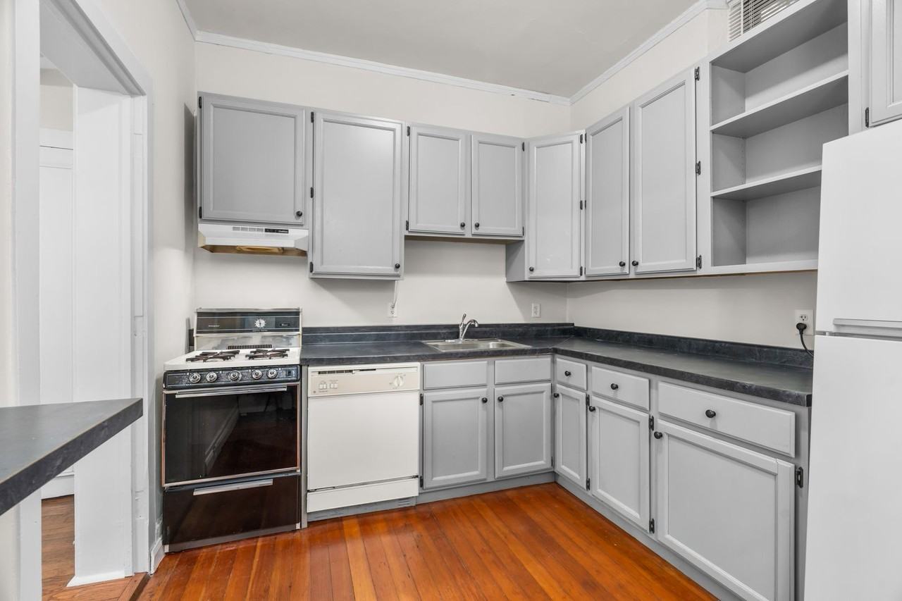 1411 West 32nd St. - Photo 3 of 14