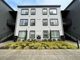 featured image of 1415 N Dekum St