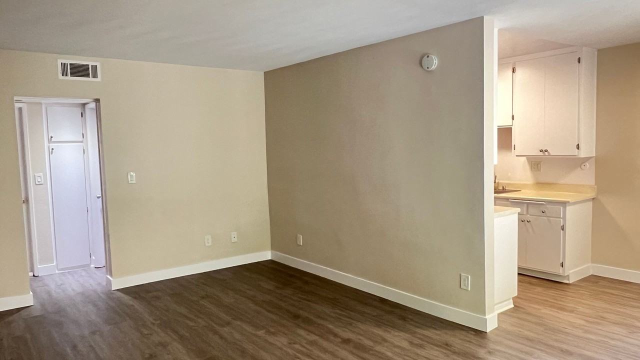 9600 Reseda Blvd - Photo 4 of 23
