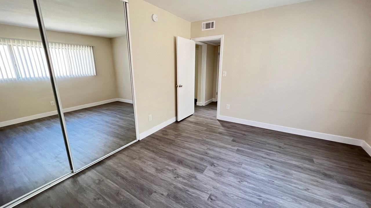 9600 Reseda Blvd - Photo 5 of 23
