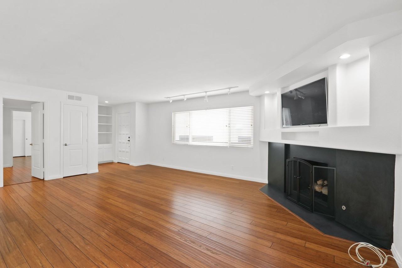 317 1/2 Heliotrope Ave - Photo 6 of 22