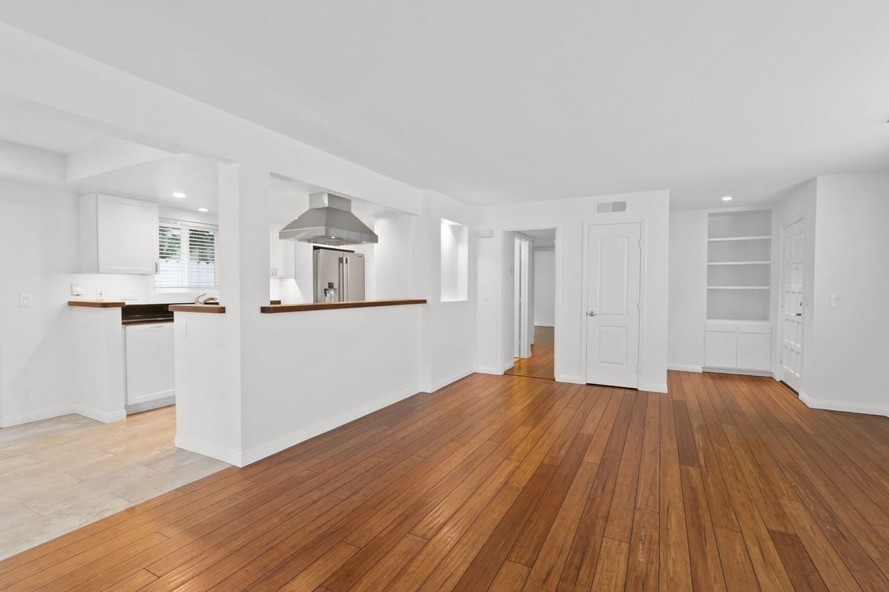 317 1/2 Heliotrope Ave - Photo 7 of 22