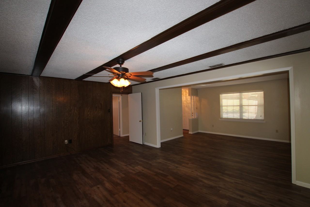 800 Rhodes Dr - Photo 6 of 27
