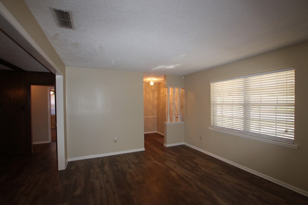 800 Rhodes Dr - Photo 7 of 27