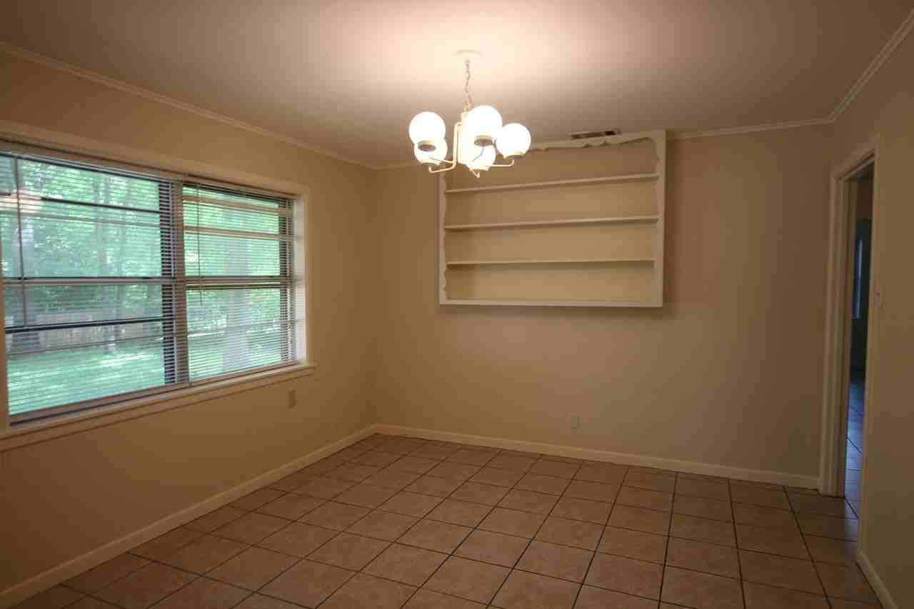 3306 Greg Ln - Photo 4 of 11