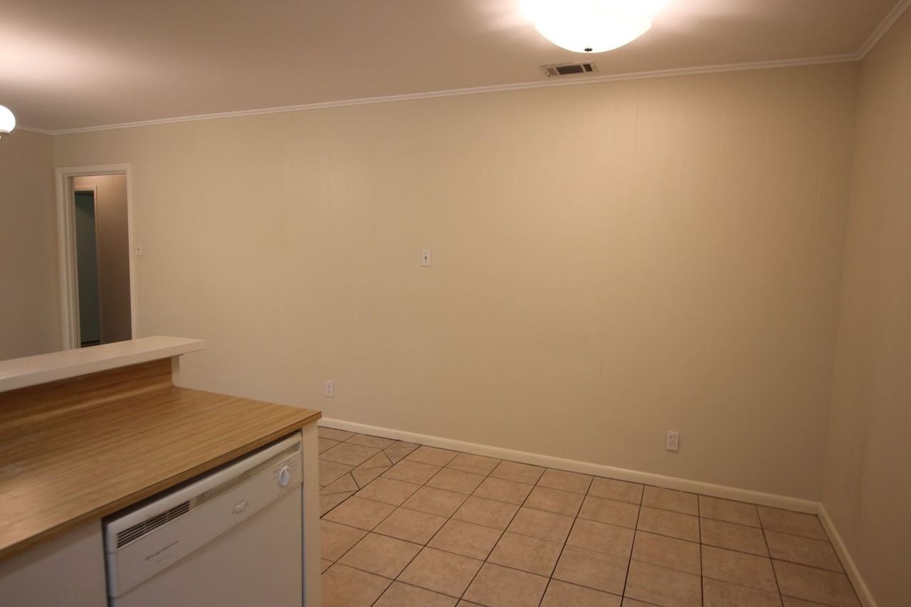 3306 Greg Ln - Photo 5 of 11