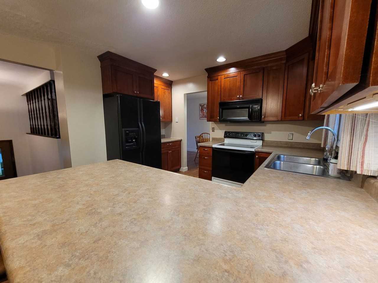 1009 16th Ave - Photo 6 of 32