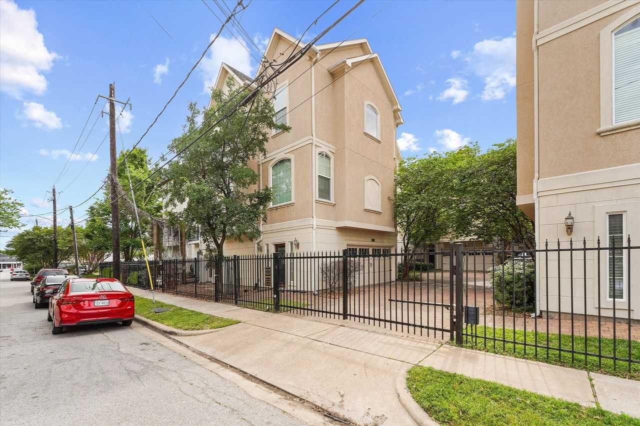 2418 Ralph St #A - Photo 2 of 19
