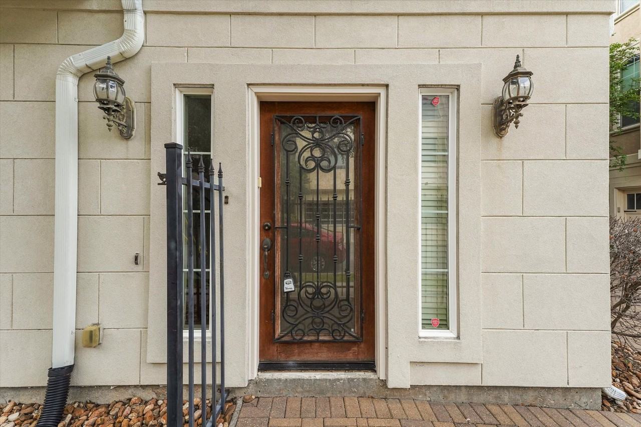 2418 Ralph St #A - Photo 3 of 19