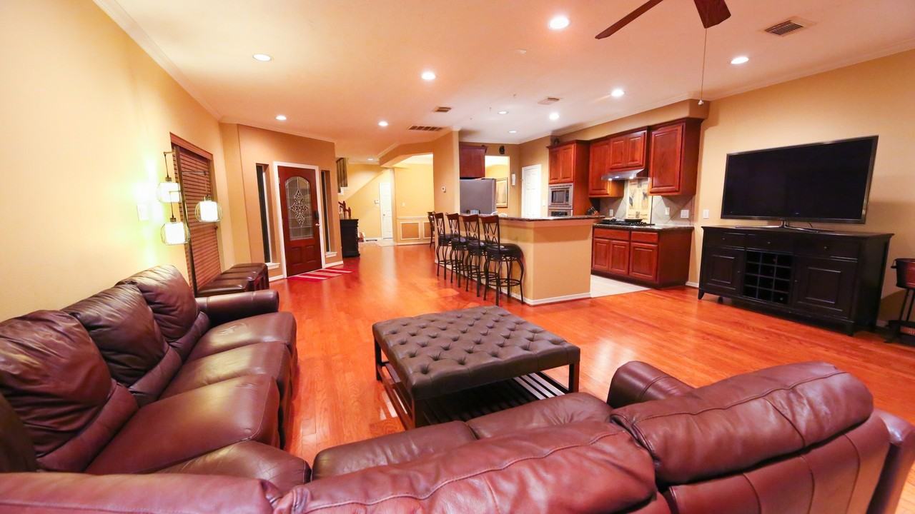 1375 Ella Pl