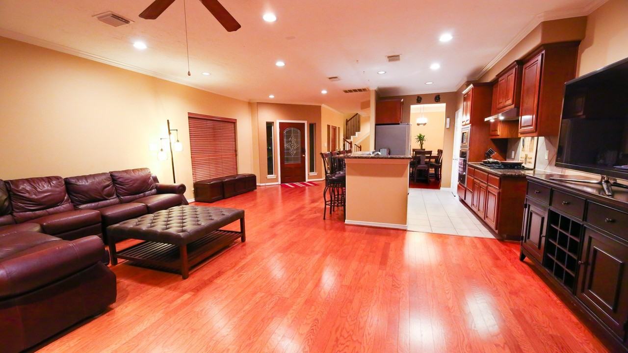 1375 Ella Pl - Photo 2 of 34