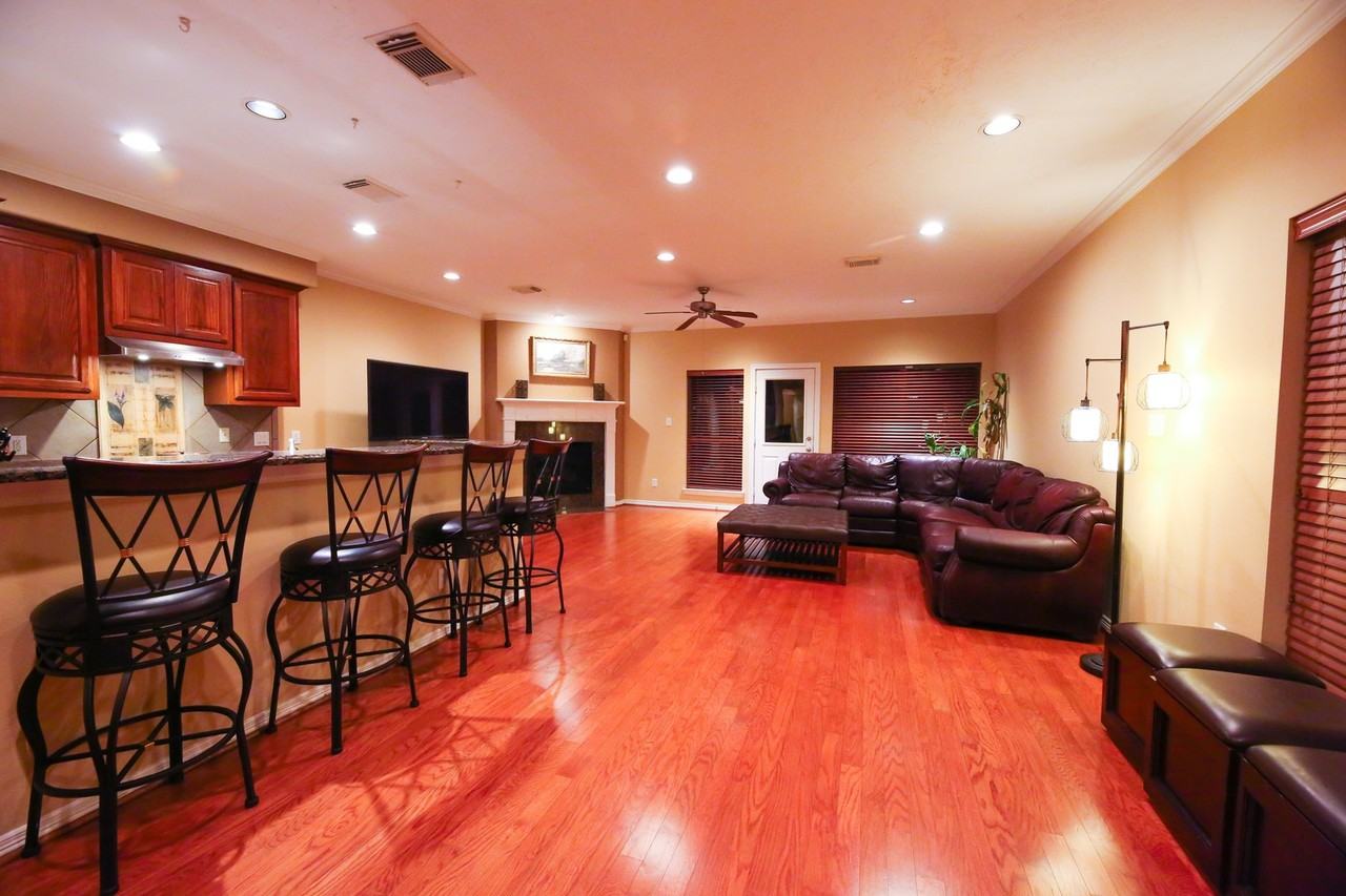 1375 Ella Pl - Photo 3 of 34