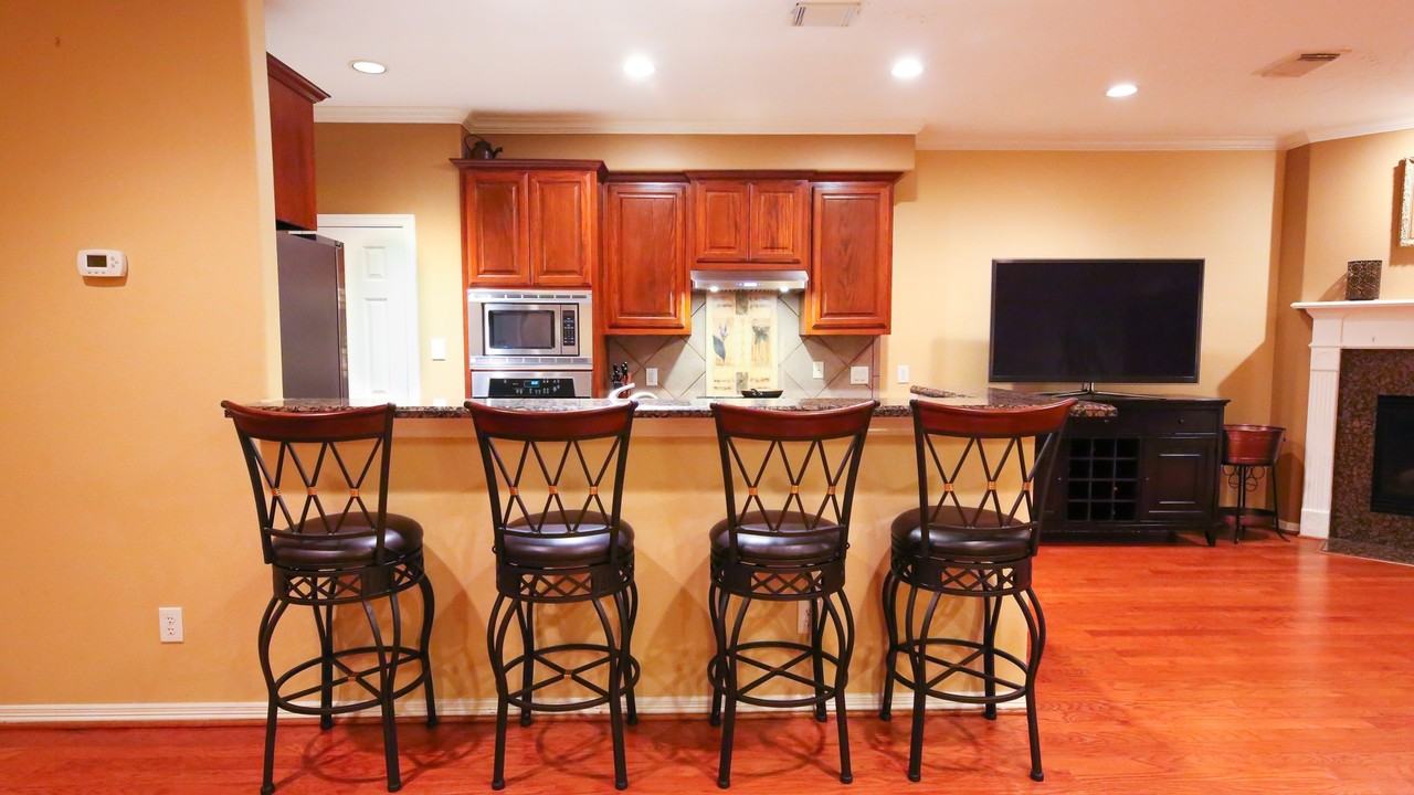 1375 Ella Pl - Photo 4 of 34
