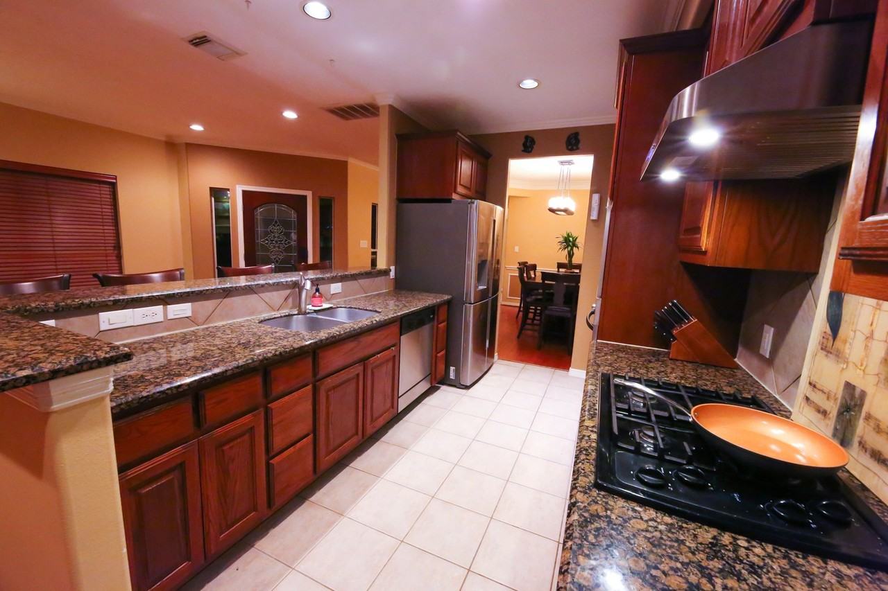 1375 Ella Pl - Photo 5 of 34