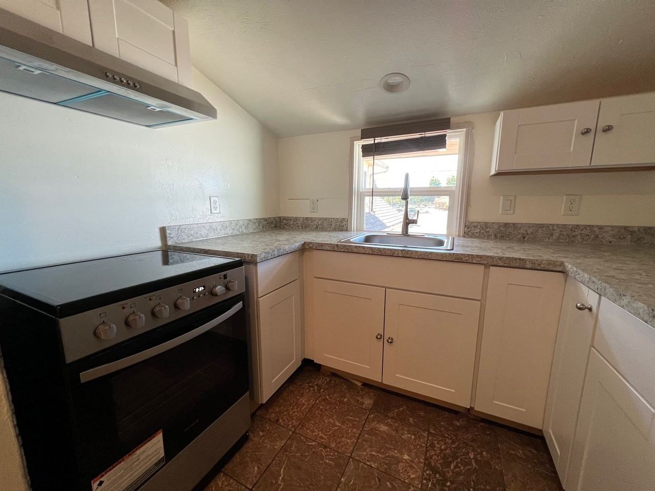 12935 Sw Beaverdam Rd #C - Photo 4 of 9