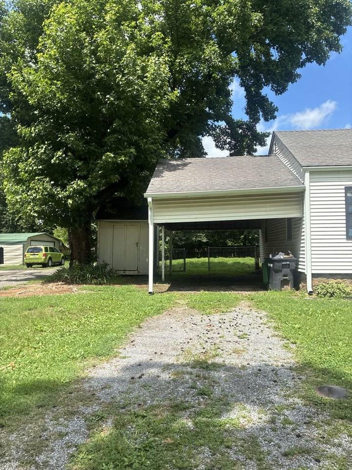 1111 Seminary Ave - Photo 2 of 27