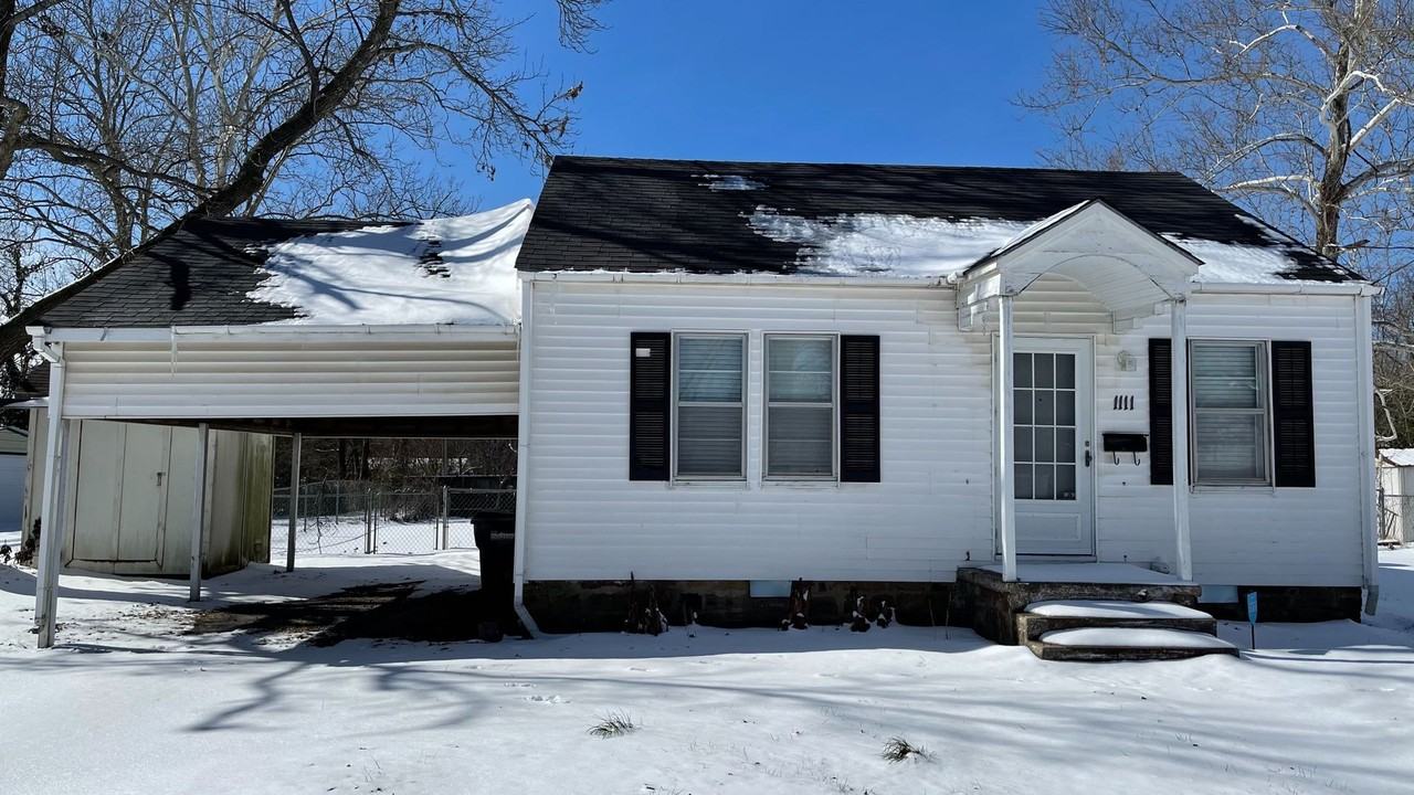 1111 Seminary Ave - Photo 3 of 27