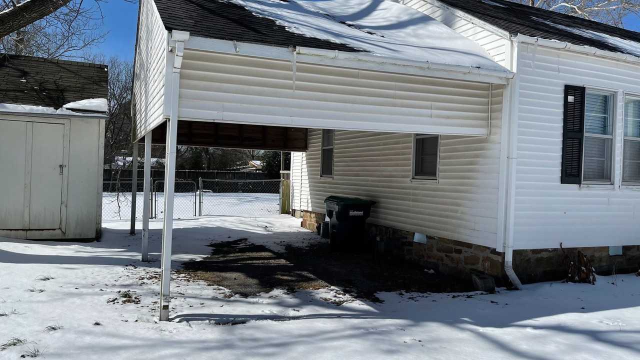 1111 Seminary Ave - Photo 4 of 27