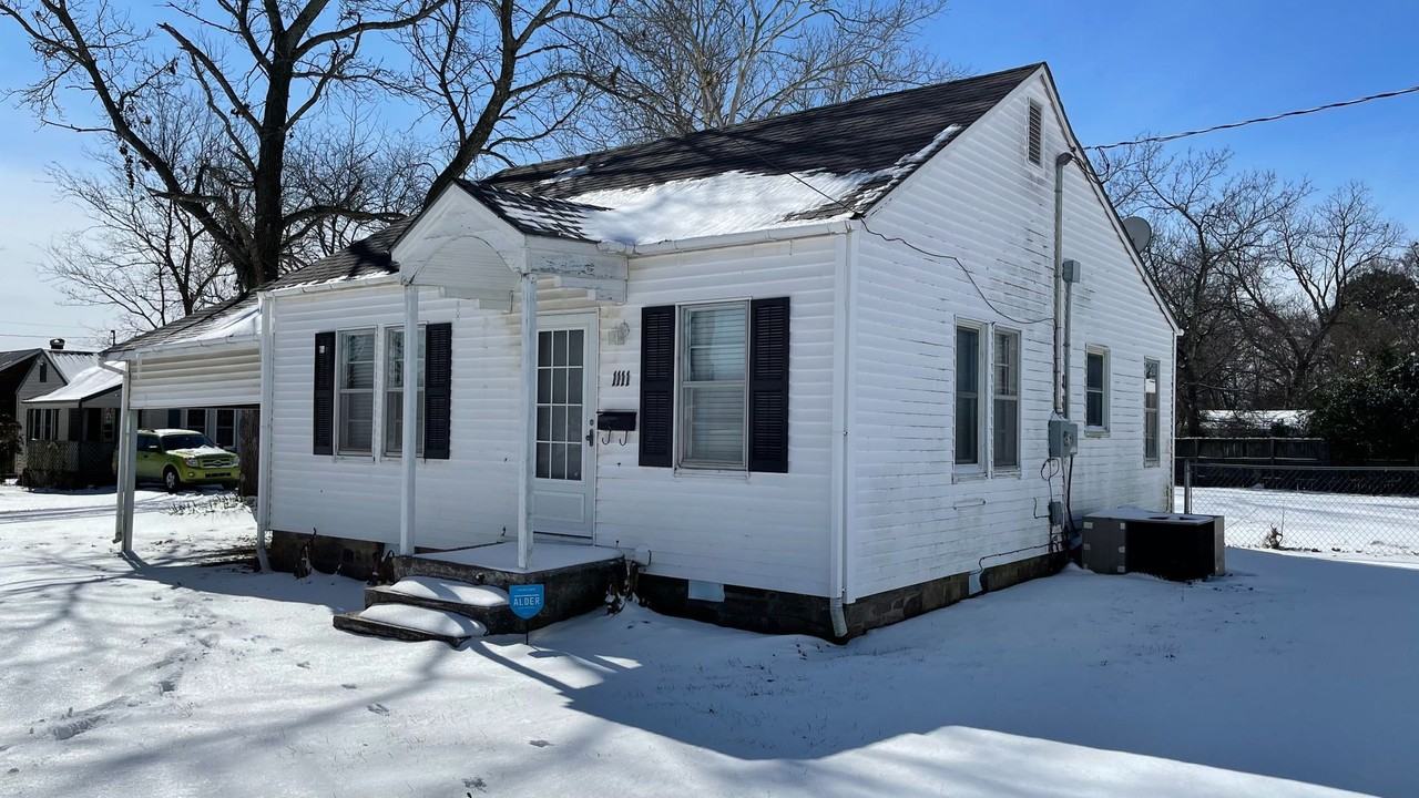 1111 Seminary Ave - Photo 5 of 27
