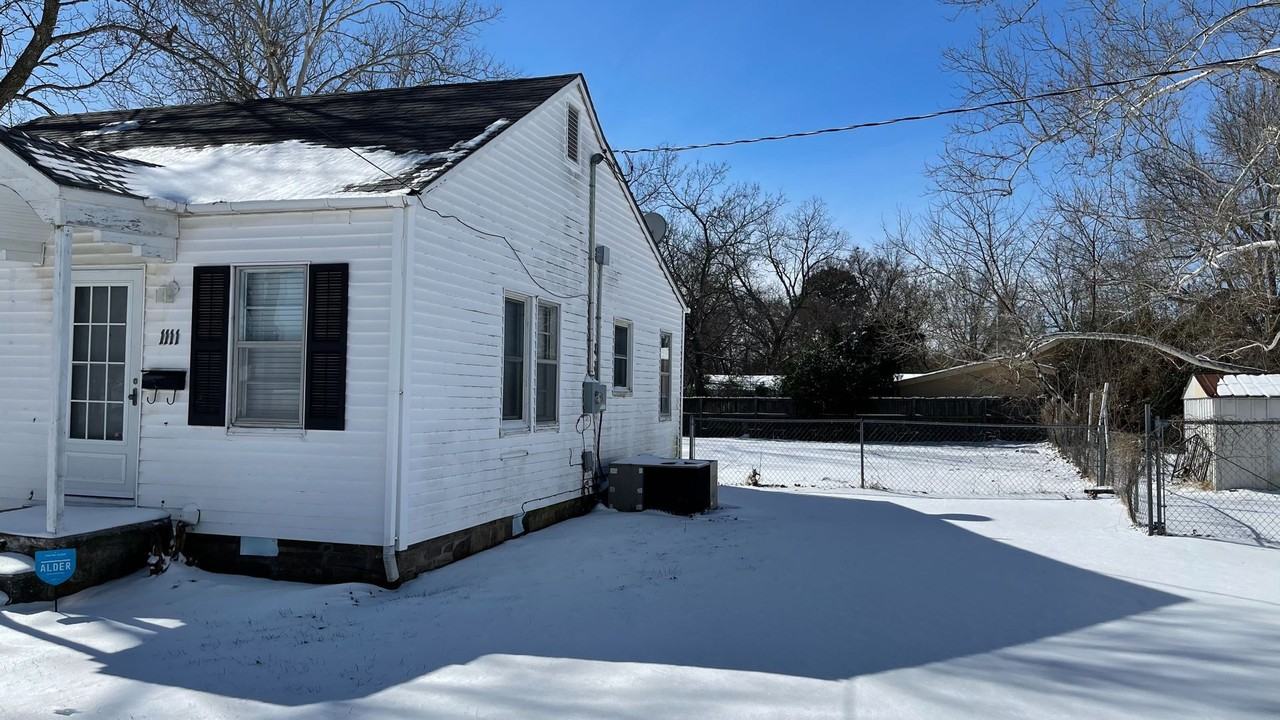 1111 Seminary Ave - Photo 7 of 27