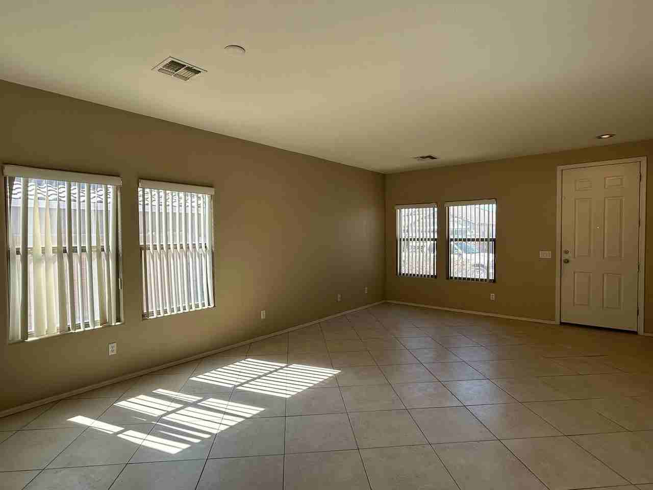 25758 W Nancy Ln - Photo 2 of 15