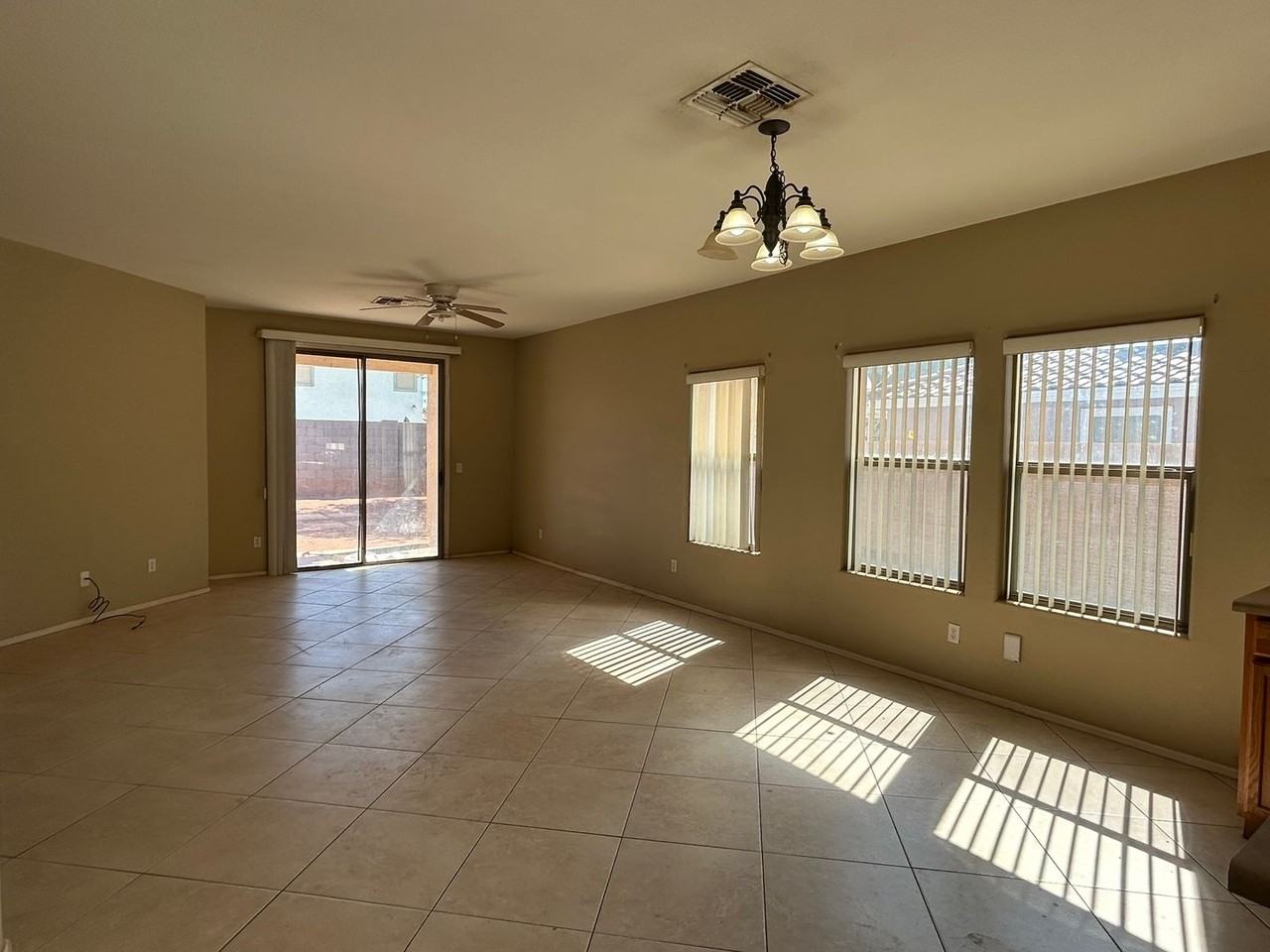 25758 W Nancy Ln - Photo 3 of 15