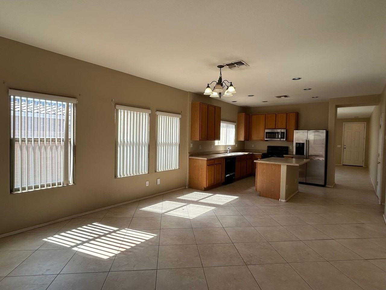 25758 W Nancy Ln - Photo 5 of 15